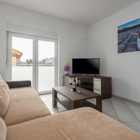 Villa Vita Apartments & Studios With Common Pool Valbandon Exteriér fotografie
