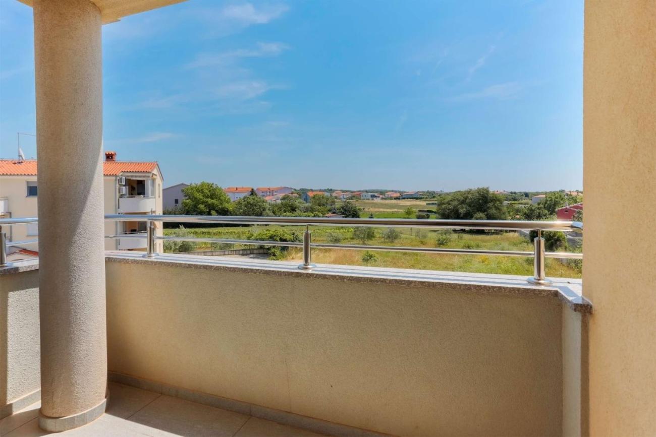 Villa Vita Apartments & Studios With Common Pool Valbandon Exteriér fotografie