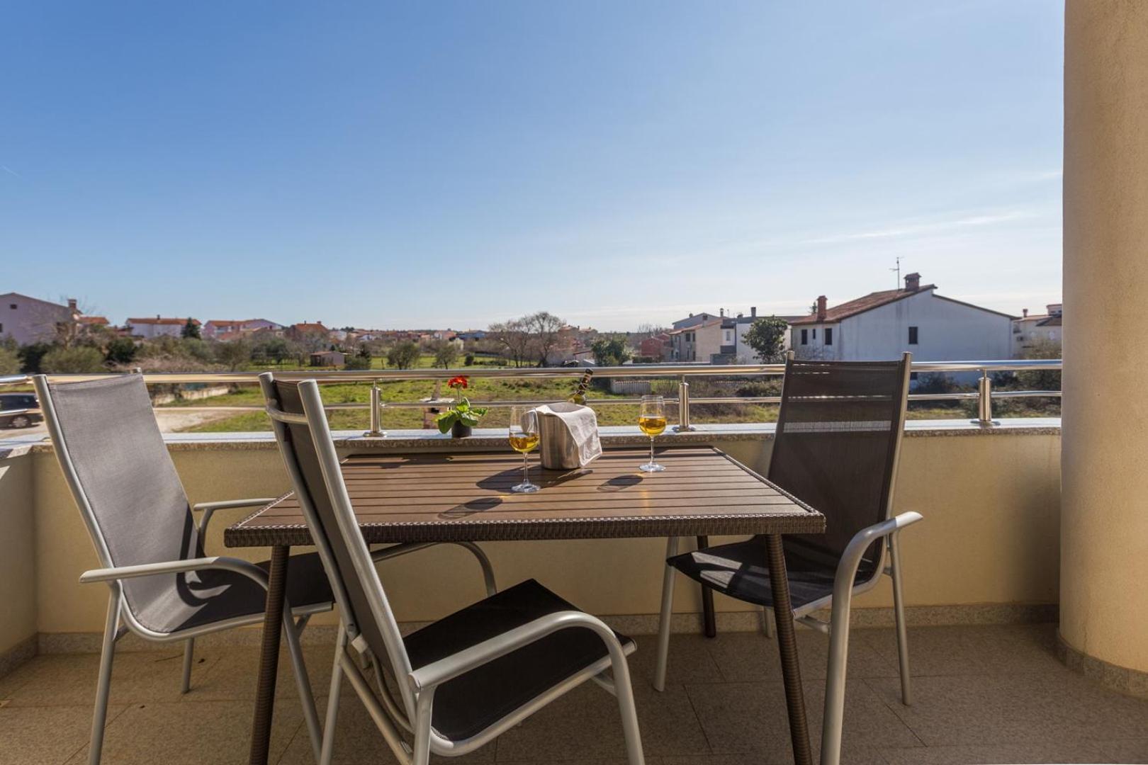 Villa Vita Apartments & Studios With Common Pool Valbandon Exteriér fotografie