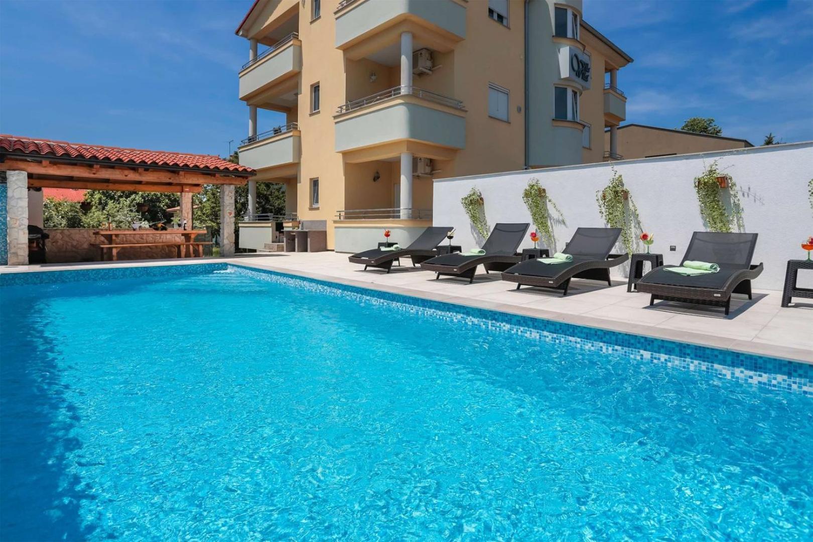 Villa Vita Apartments & Studios With Common Pool Valbandon Exteriér fotografie