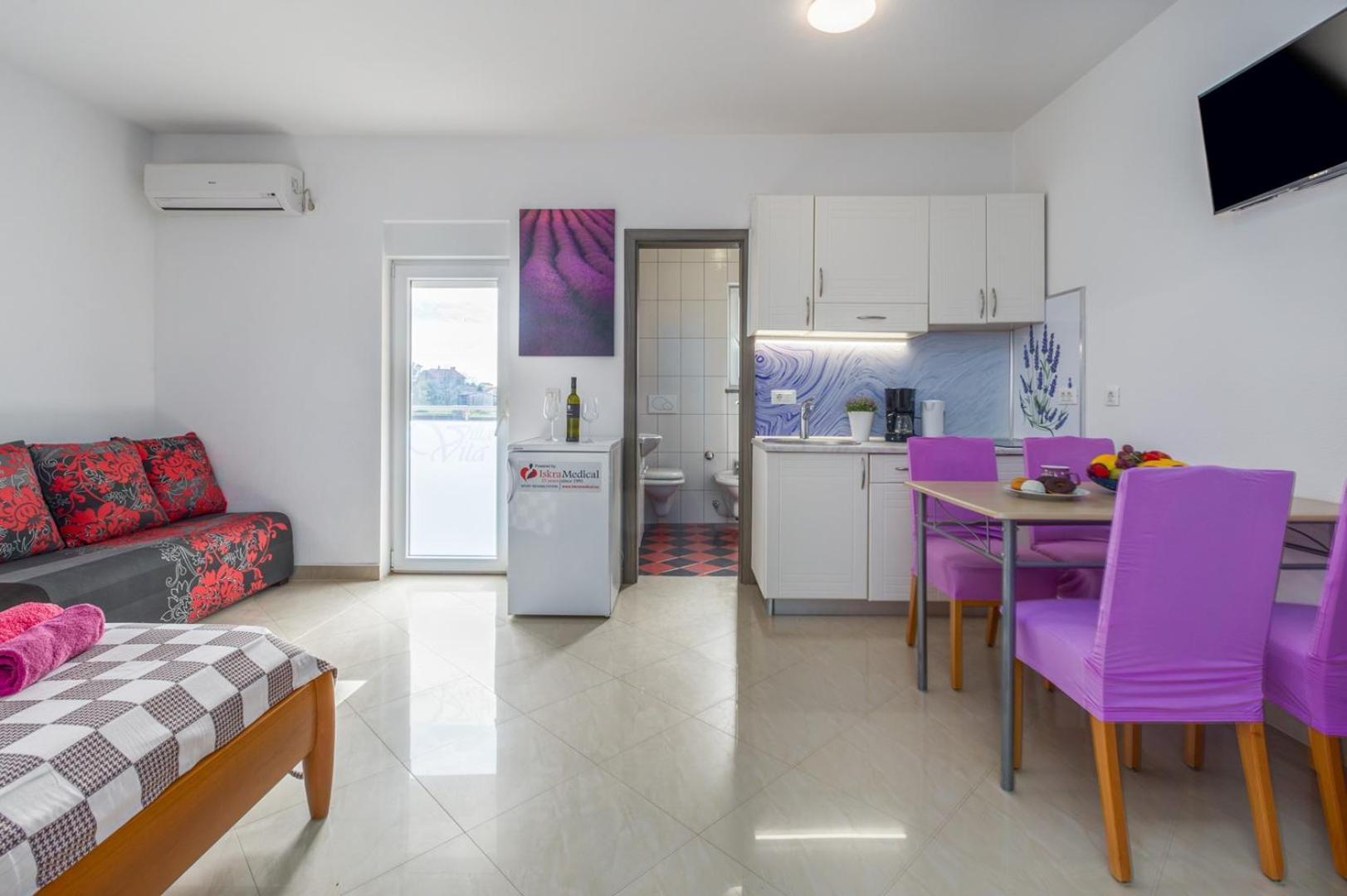 Villa Vita Apartments & Studios With Common Pool Valbandon Exteriér fotografie
