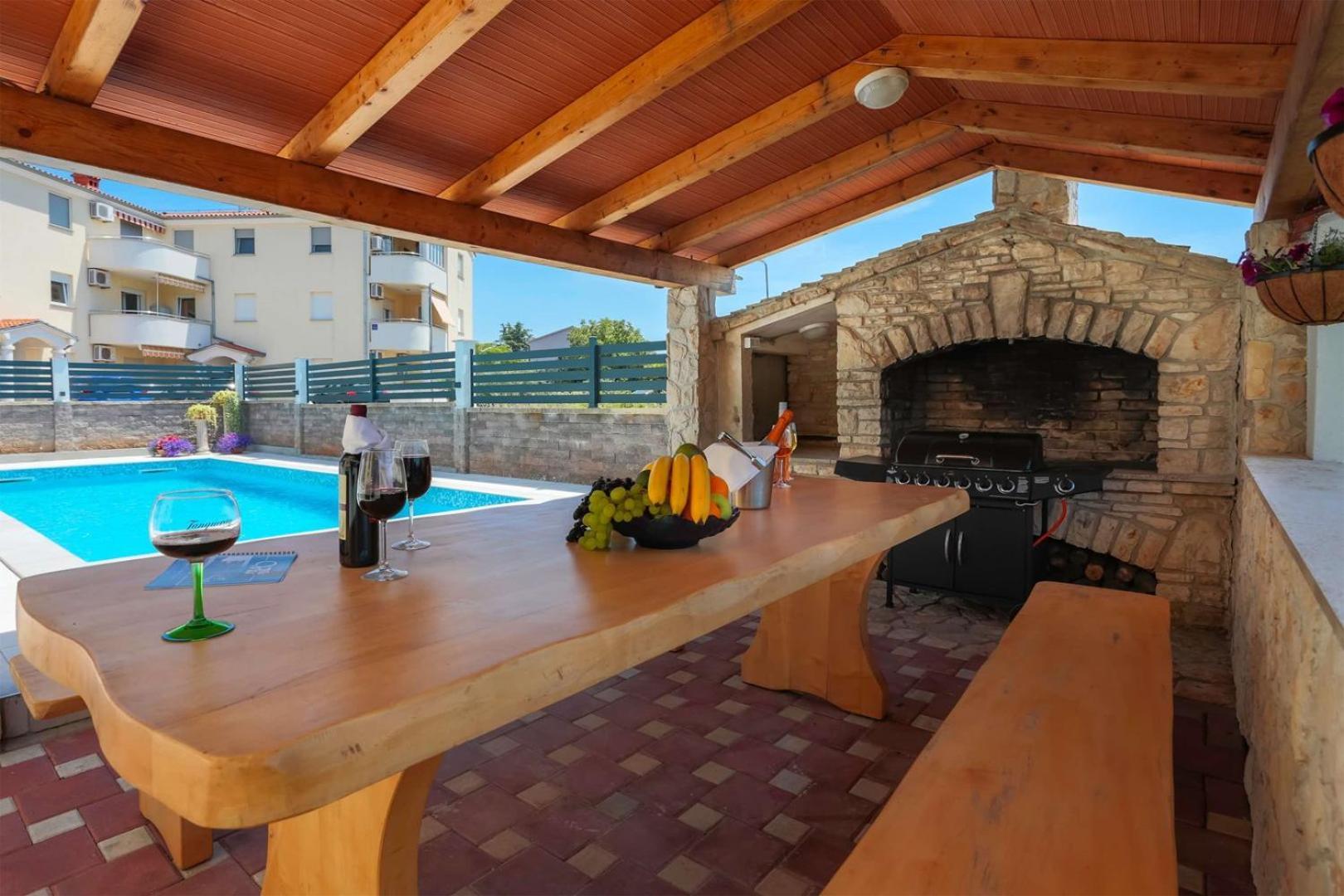 Villa Vita Apartments & Studios With Common Pool Valbandon Exteriér fotografie