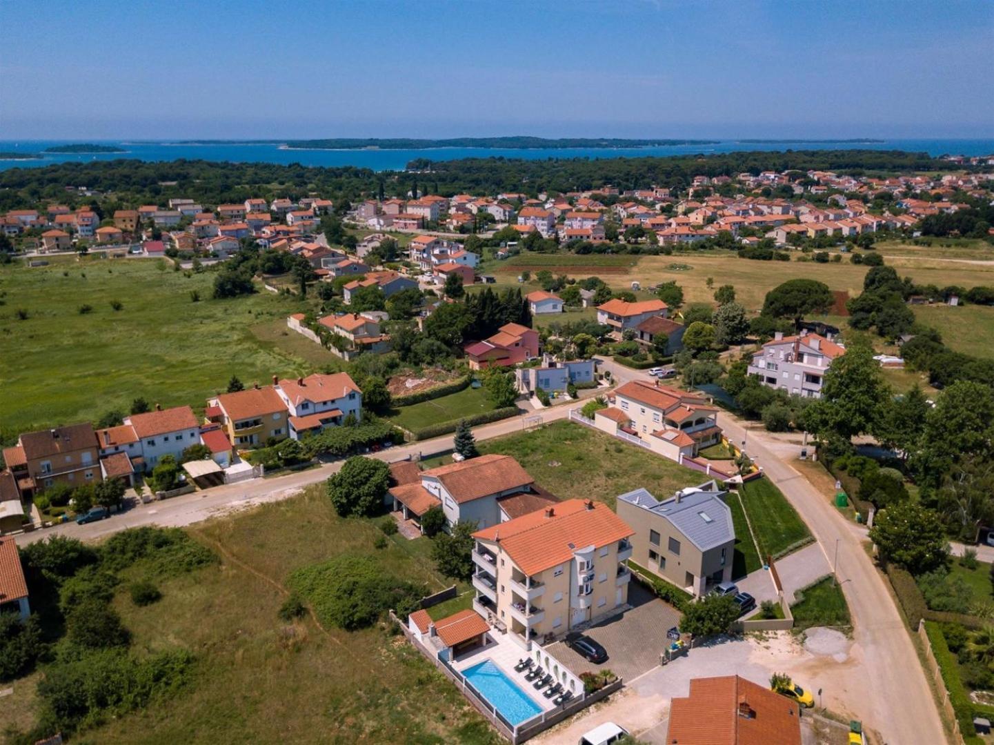 Villa Vita Apartments & Studios With Common Pool Valbandon Exteriér fotografie